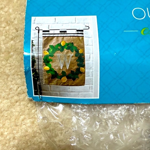 Lemon Wreath “W” Monogram Garden Flag with Pole NWT - Picture 1 of 7
